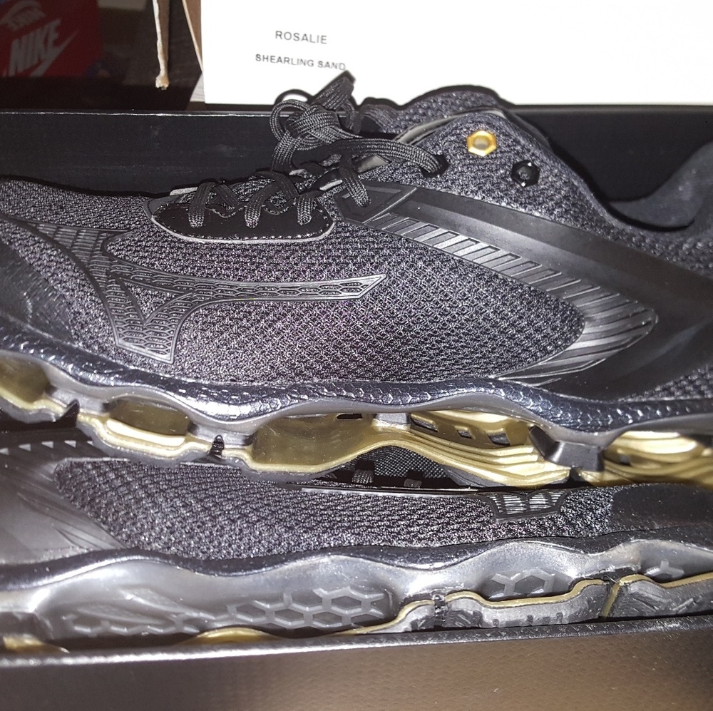 Mens Mizuno Wave Tenjin shoes