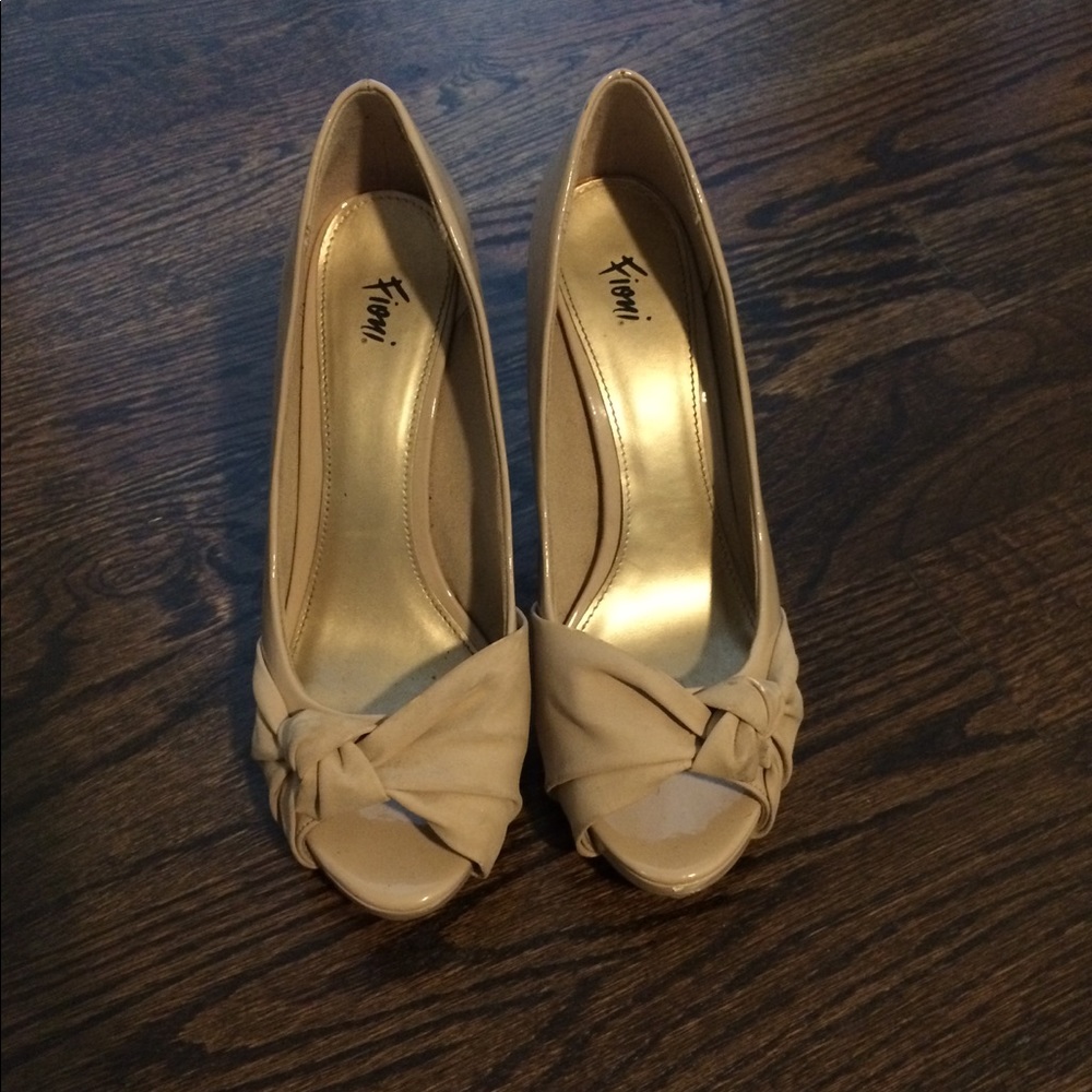 Fioni peep toe heels