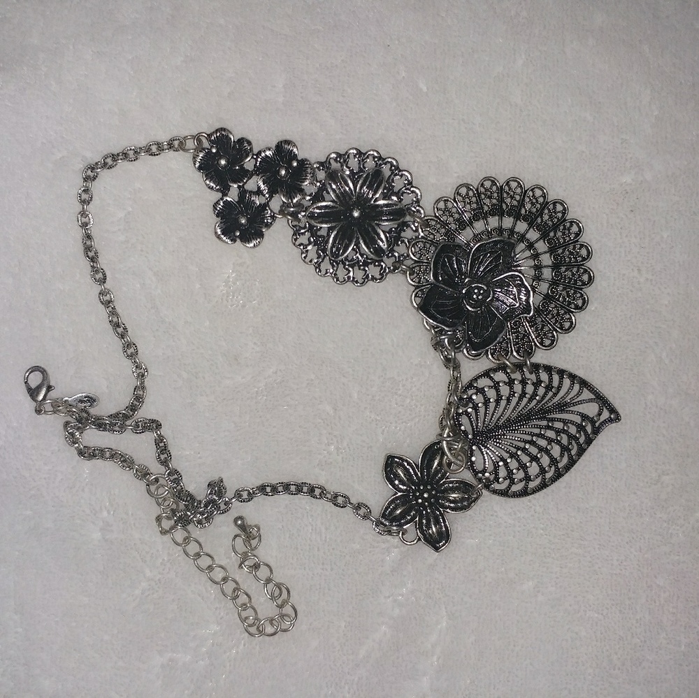 Premier Designs Botanical Necklace