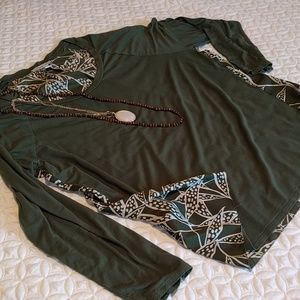 Coldwater Creek moss green top w/ leaf print, EUC