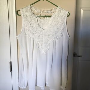 *** FINAL PRICE*** White lace sleeveless blouse