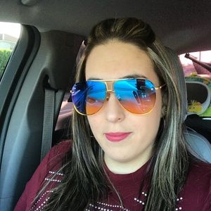 Meet your Posher, Adelayda