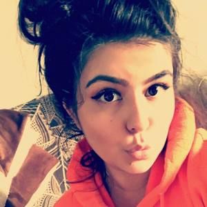 Meet your Posher, Roxana