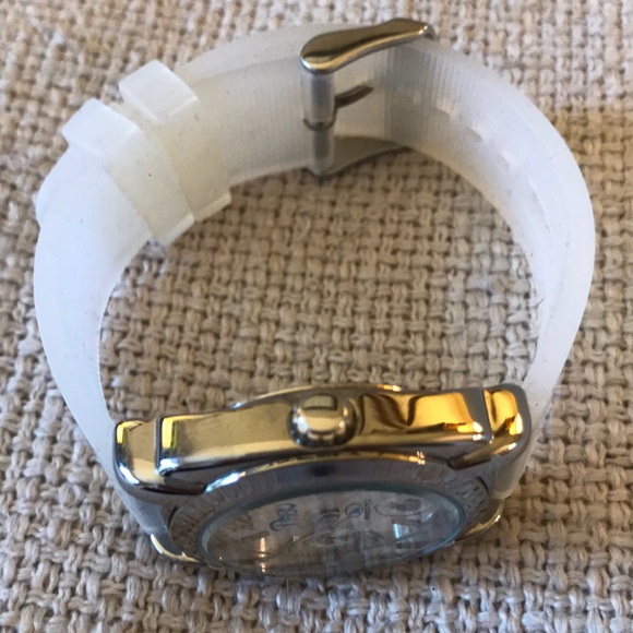 Watch - Picture 3 of 3