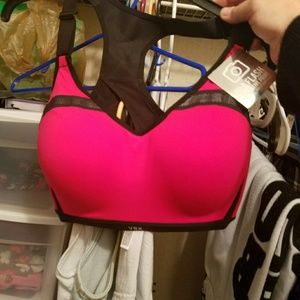 New Victoria secret sports bra with wire