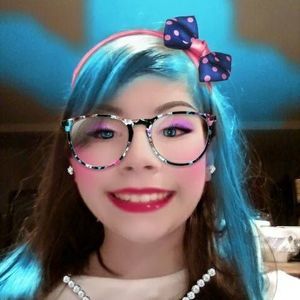 Meet your Posher, Desiree