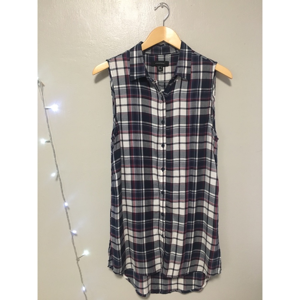 Sleeveless Collared Button Up ❤️