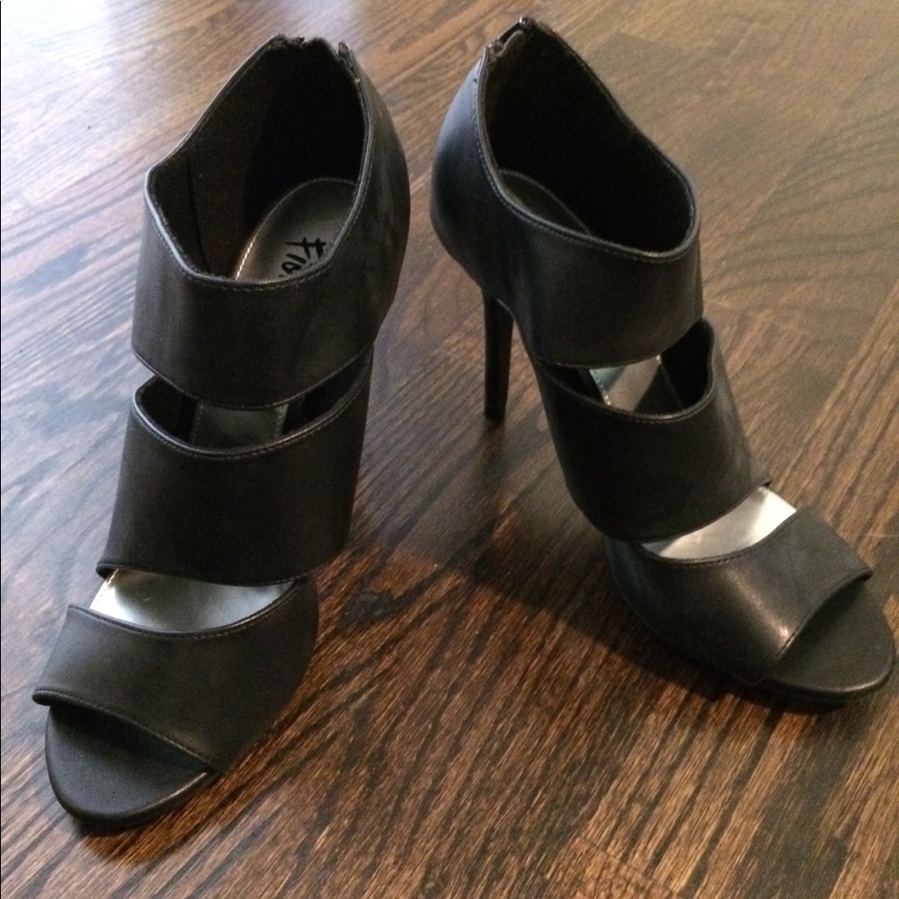 Fioni strappy booties/ heels
