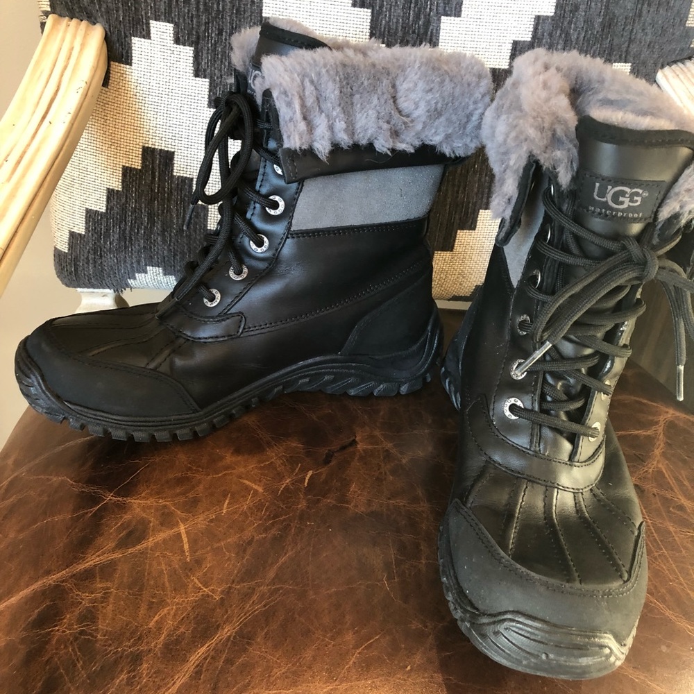 UGG BLACK ADIRONDACK BOOTS
