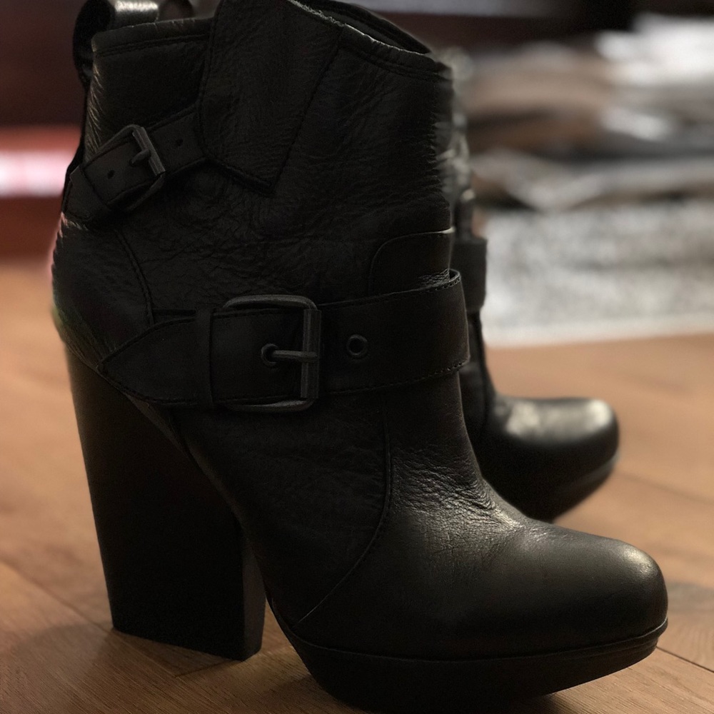 DV Dolce Vita Leather Boots Booties 8