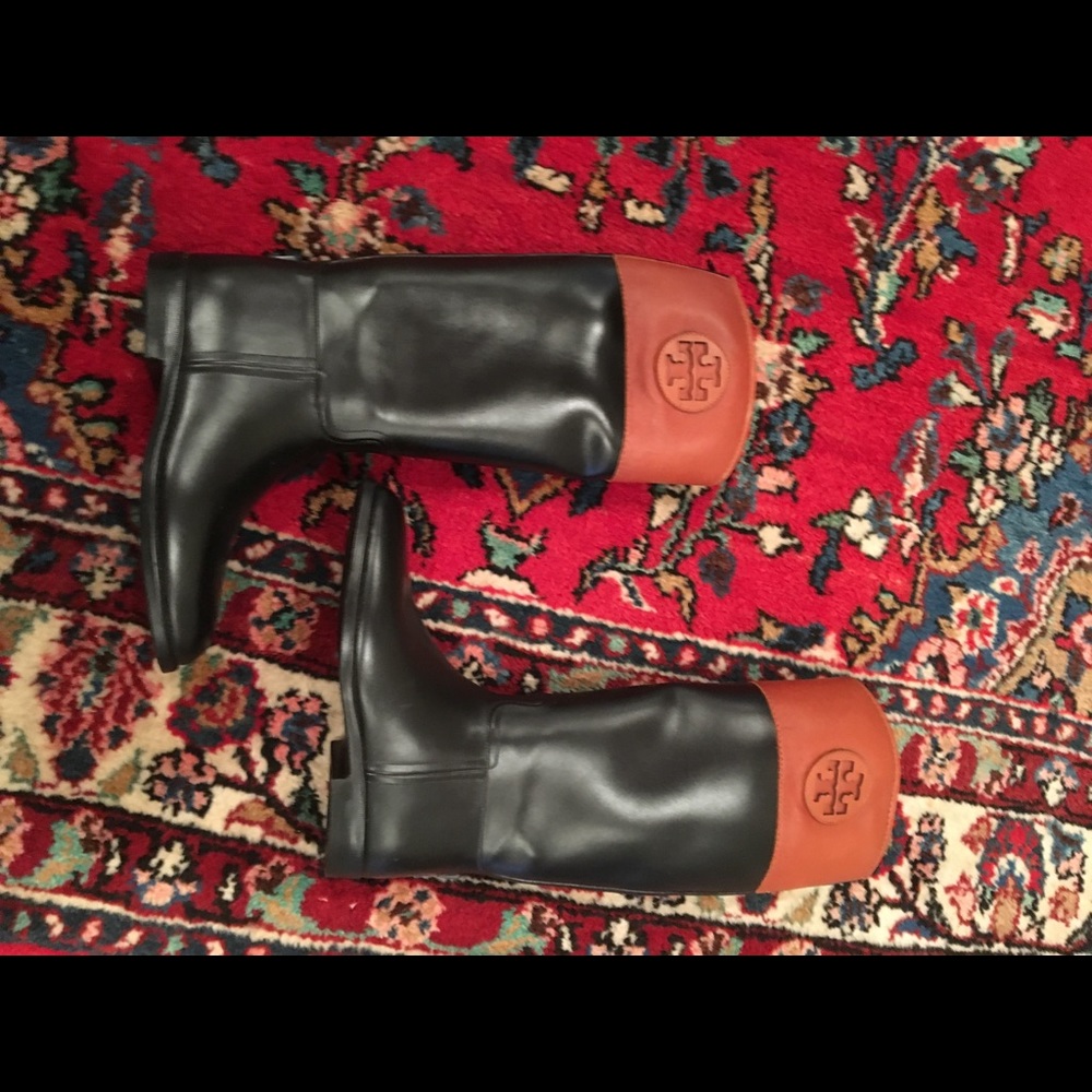 Never worn Tory Burch rain boots!