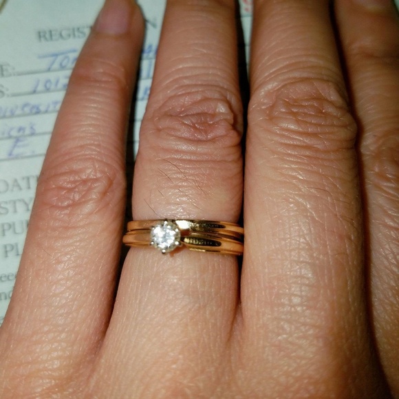 Gorgeous solitaire diamond ring