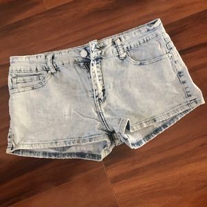 Cute and comfy light washed shorts