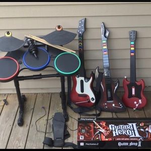 Guitar Hero II plus drumkit, microphone, 3 guitars