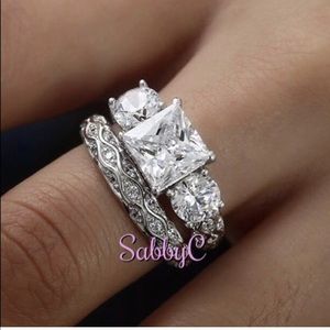 New 18 k White Gold Wedding Ring Set