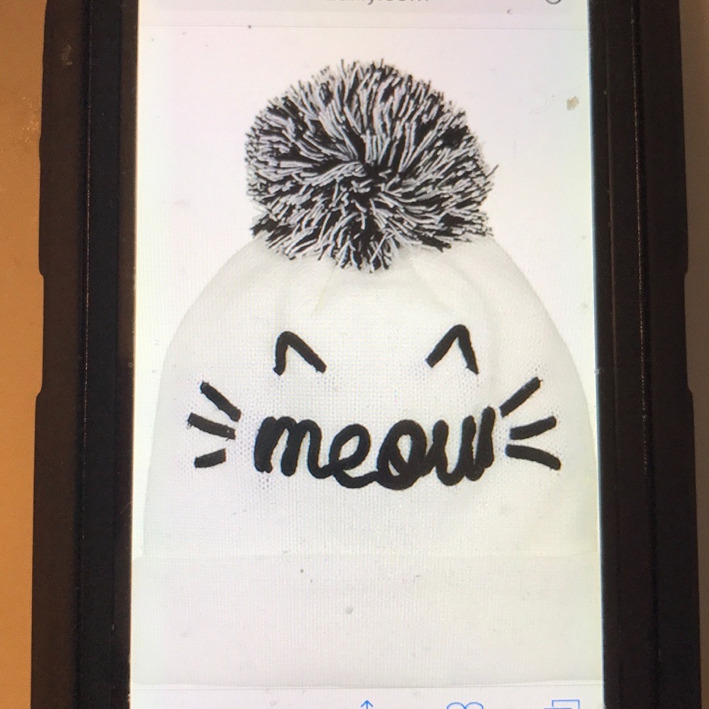 😻LAST ONE LEFT ADORABLE IVORY MEOW POMPOM BEANIE - Picture 2 of 4
