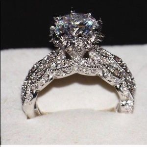 New 18 k White Gold Wedding Ring Set