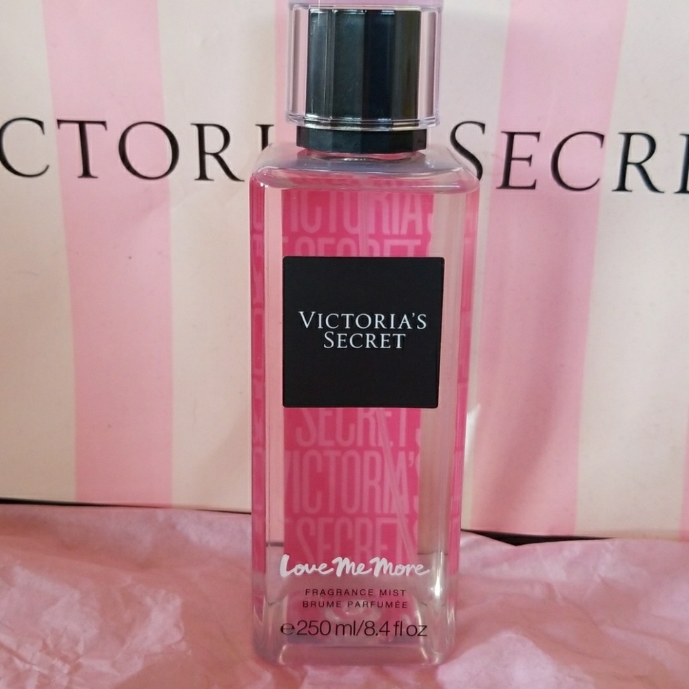 VS Love Me More Fragrance Mist Full size