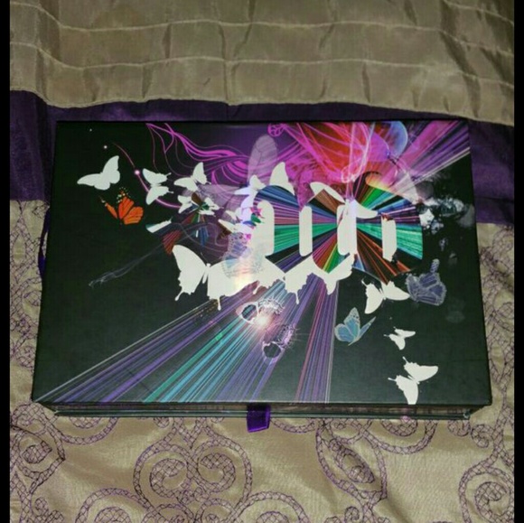 Urban Decay Book of Shadows Eye Shadow Palette - Picture 1 of 5