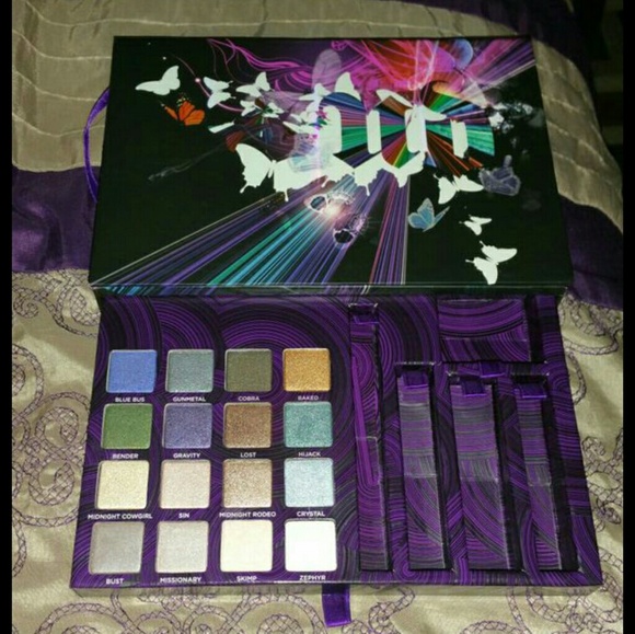 Urban Decay Book of Shadows Eye Shadow Palette - Picture 3 of 5