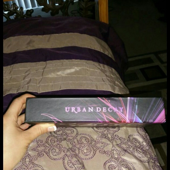 Urban Decay Book of Shadows Eye Shadow Palette - Picture 4 of 5