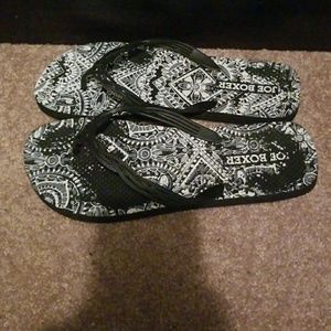 Joe boxer flip flops