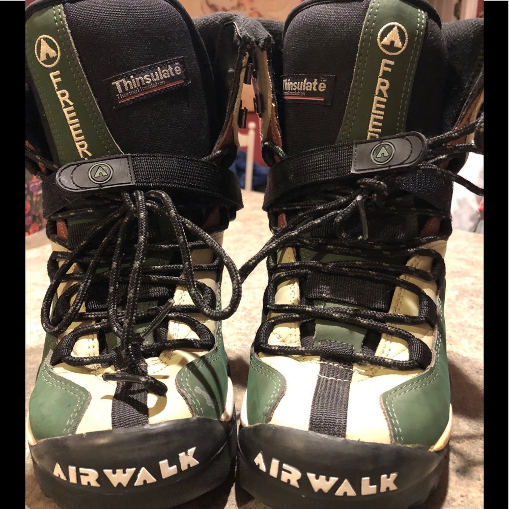 Thinsulate Air Walk Boys Snowboard Shoes Size 6