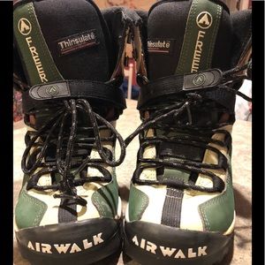 Thinsulate Air Walk Boys Snowboard Shoes Size 6