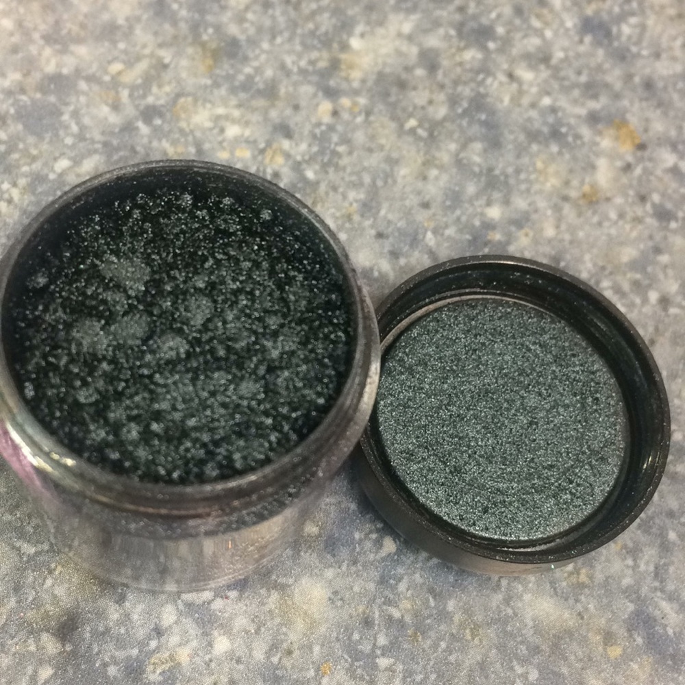 Mac eyeshadow - Picture 2 of 3