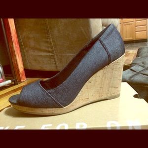 TOMS WEDGES