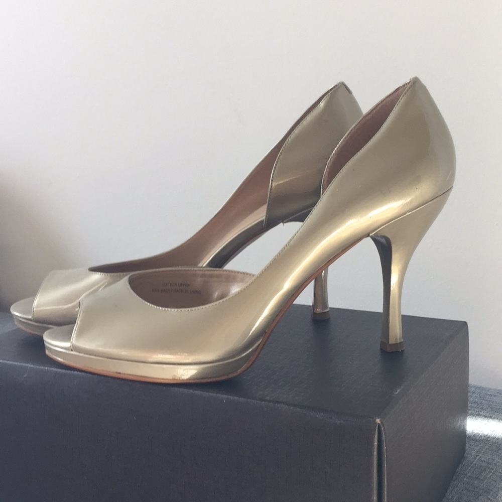Via Spiga open toe patent leather pumps