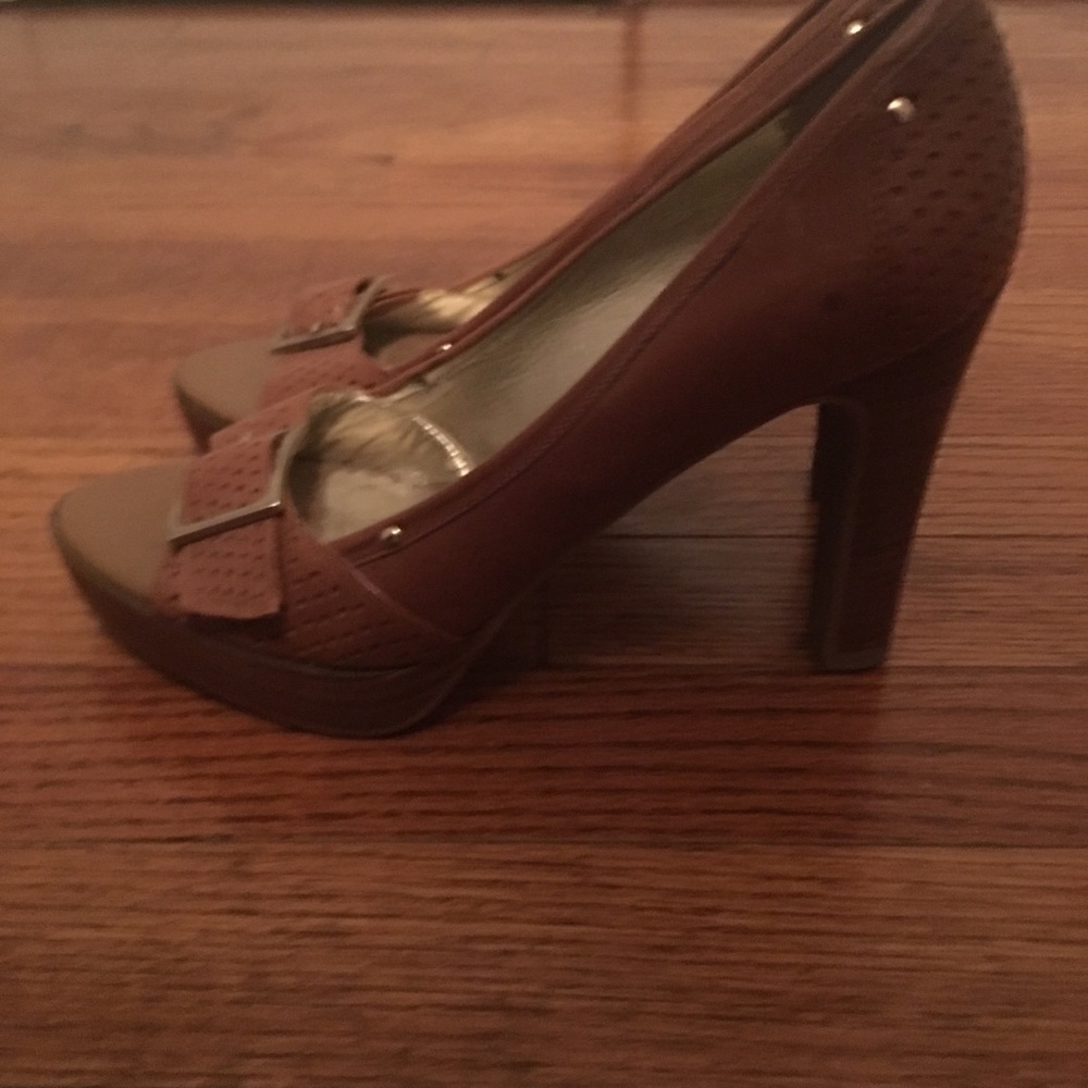 Jessica Simpson Heels - Picture 2 of 3