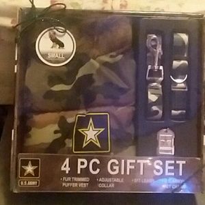 New in box 4 pc Gift Set for your pet