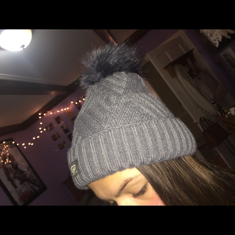 UGG WINTER POM POM HAT