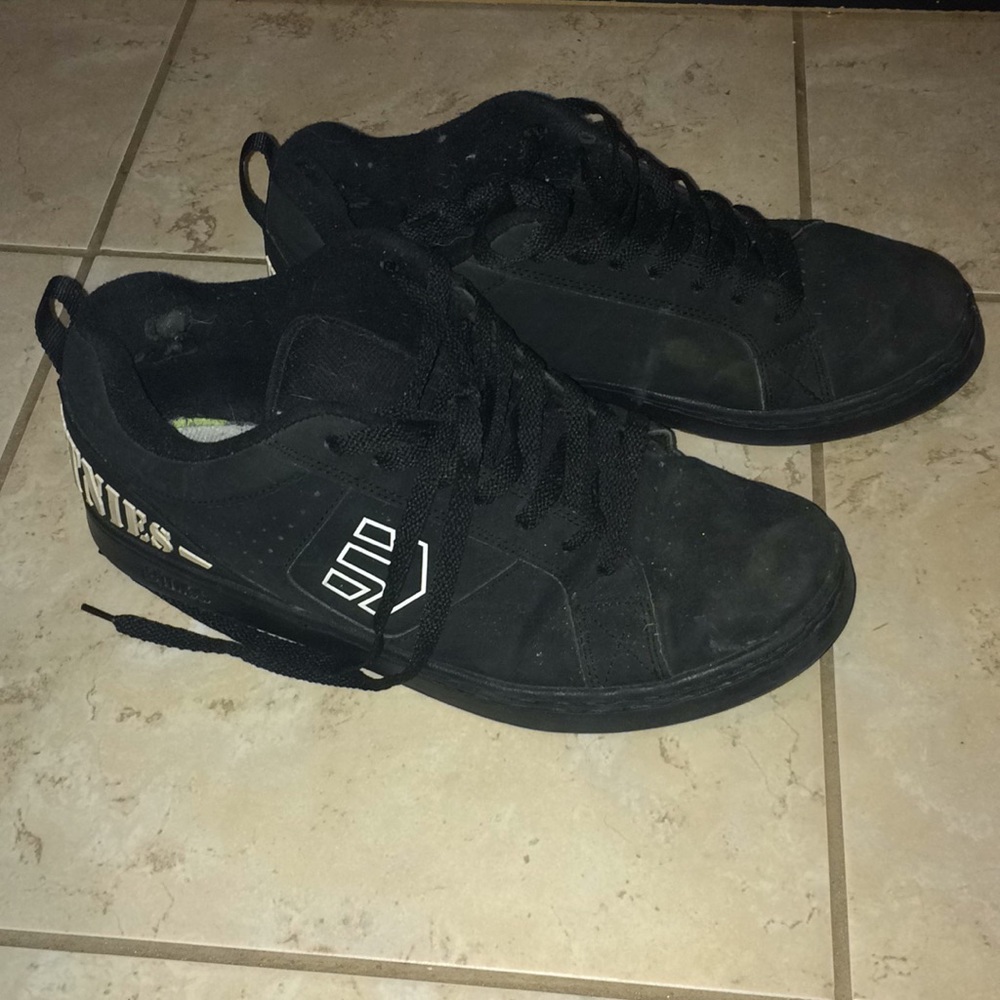 Men’s 10.5 all black Etnies