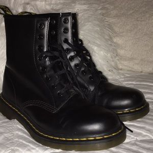 Black leather Dr. Martens! (Originals)