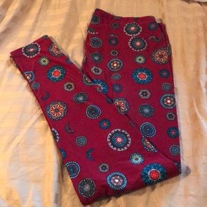 LuLaRoe Tall & Curvy Leggings
