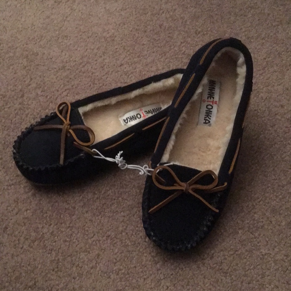 Cally Navy Minnetonka moccasins