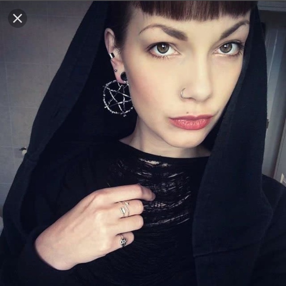 Hellahollics Branch Pentagram earrings