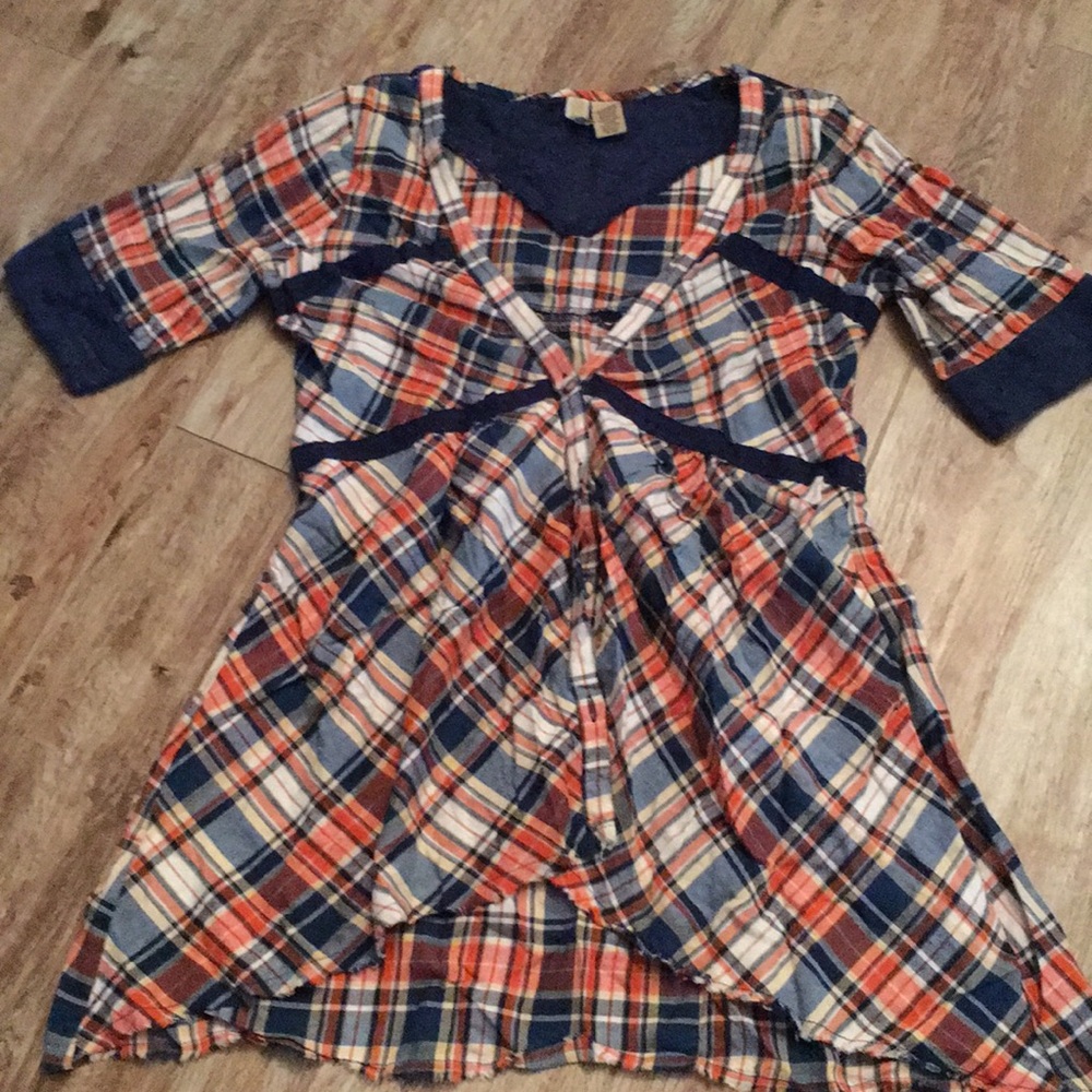 BKE size medium high low plaid button up. EUC