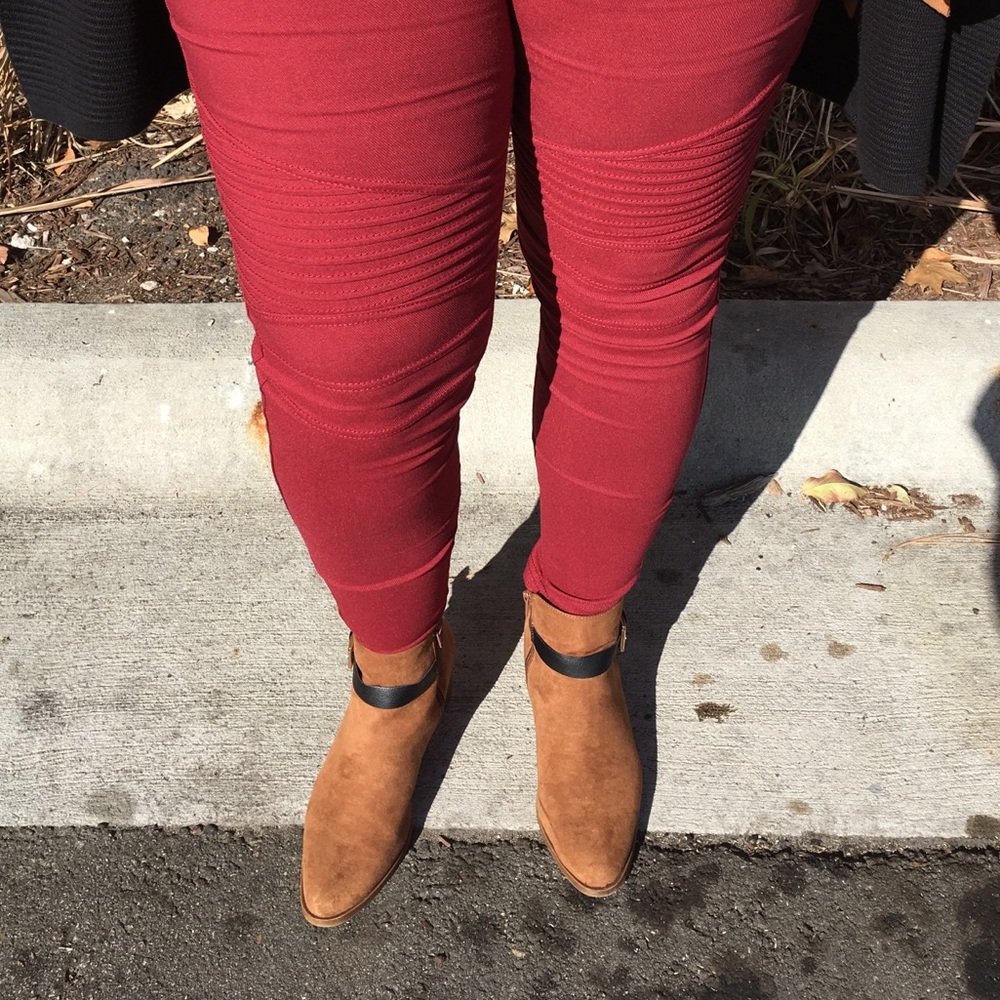 Sexy Curvaceous Sized Moto Jeggings - Picture 3 of 5