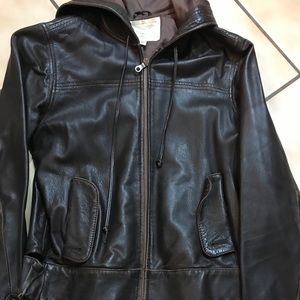 Hooded women’s leather jacket