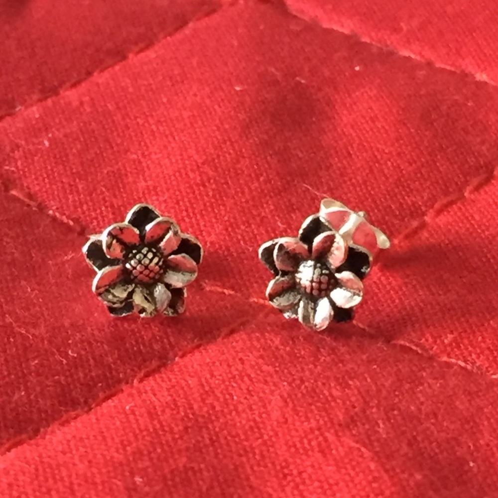 925 Sterling Silver Daffodil Stud Earrings