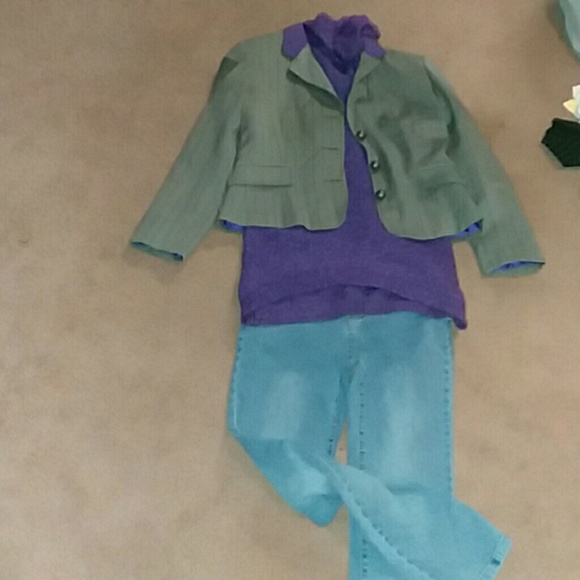 Womens blazer jacket and turtle neck sweater. - Picture 2 of 7