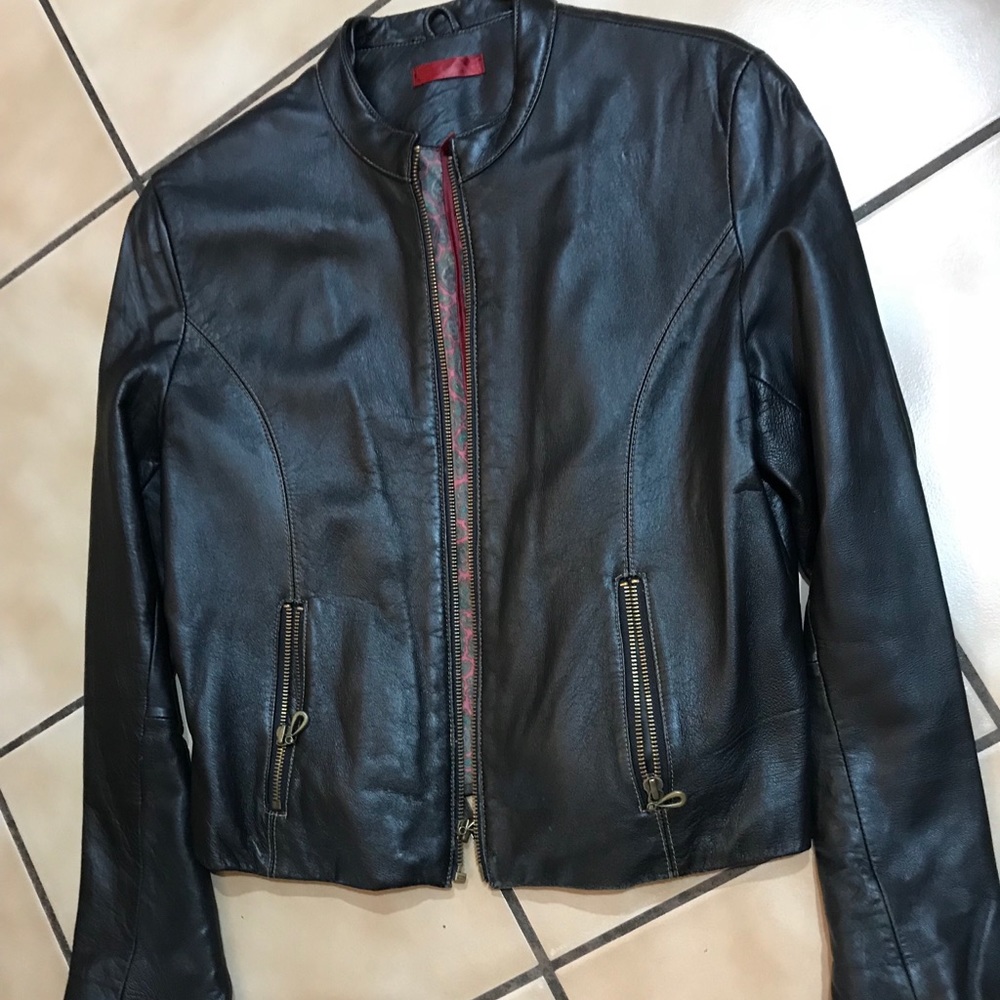 Leather women’s jacket with no collar
