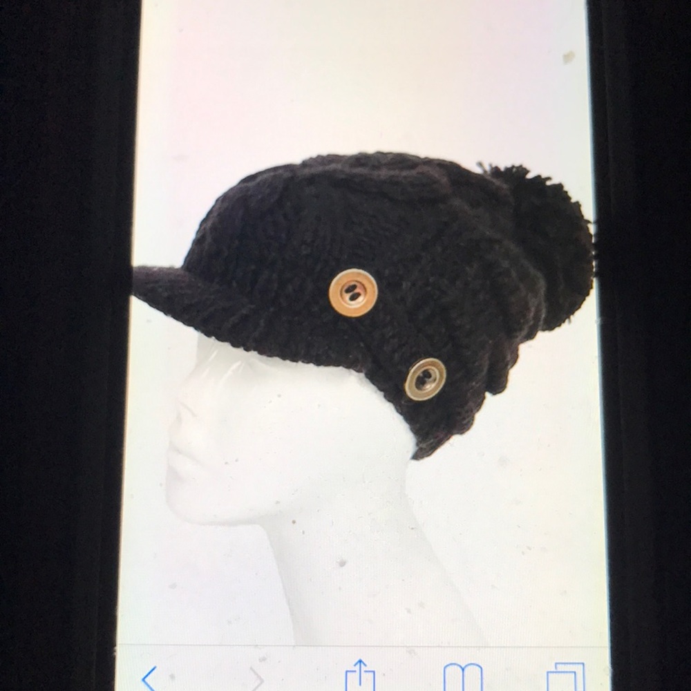 🎁❄️⛄️..A CHARMING BLACK BRIMMED POM POM BEANIE ❤️