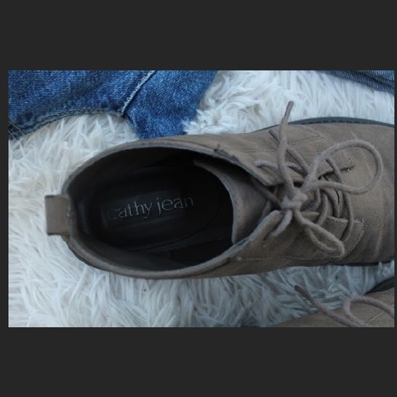 Cathy Jean taupe booties! - Picture 2 of 2