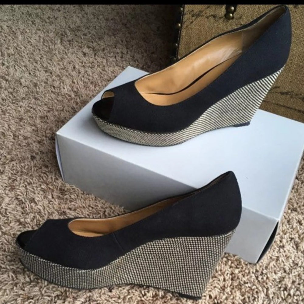 Peep toe Wedges