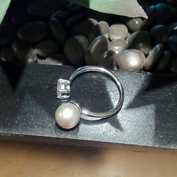 Sterling Pearl Ring - Picture 2 of 7
