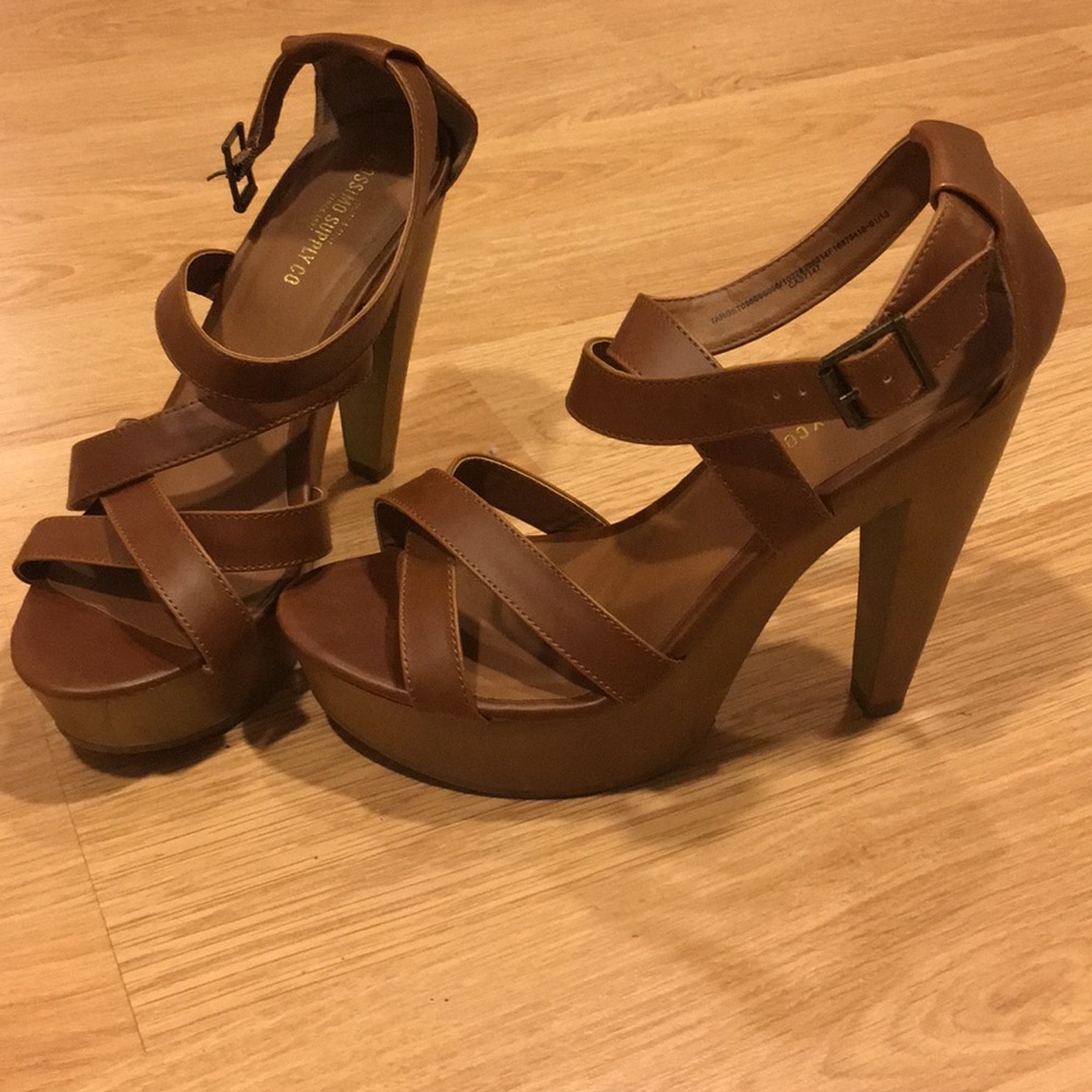 Mossimo brown chunky heel